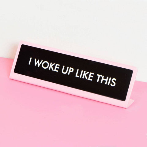 Schild „I Woke Up Like This“